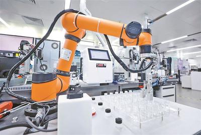 從實(shí)驗(yàn)室走向生產(chǎn)線 | 機(jī)器人出戰(zhàn)，專攻新材料研發(fā)